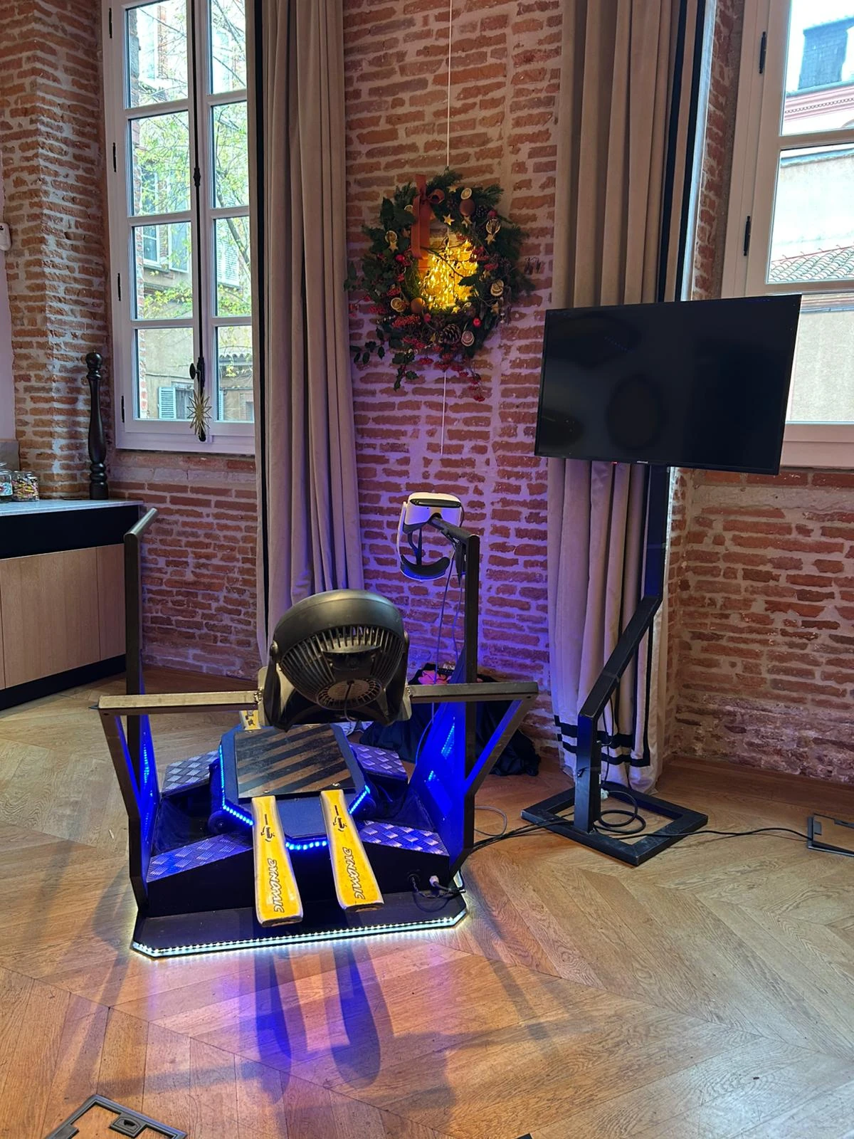Arbre de Noël agence Quai des Étoiles - simulateur ski VR au Meeting Lab Toulouse en décembre 2025