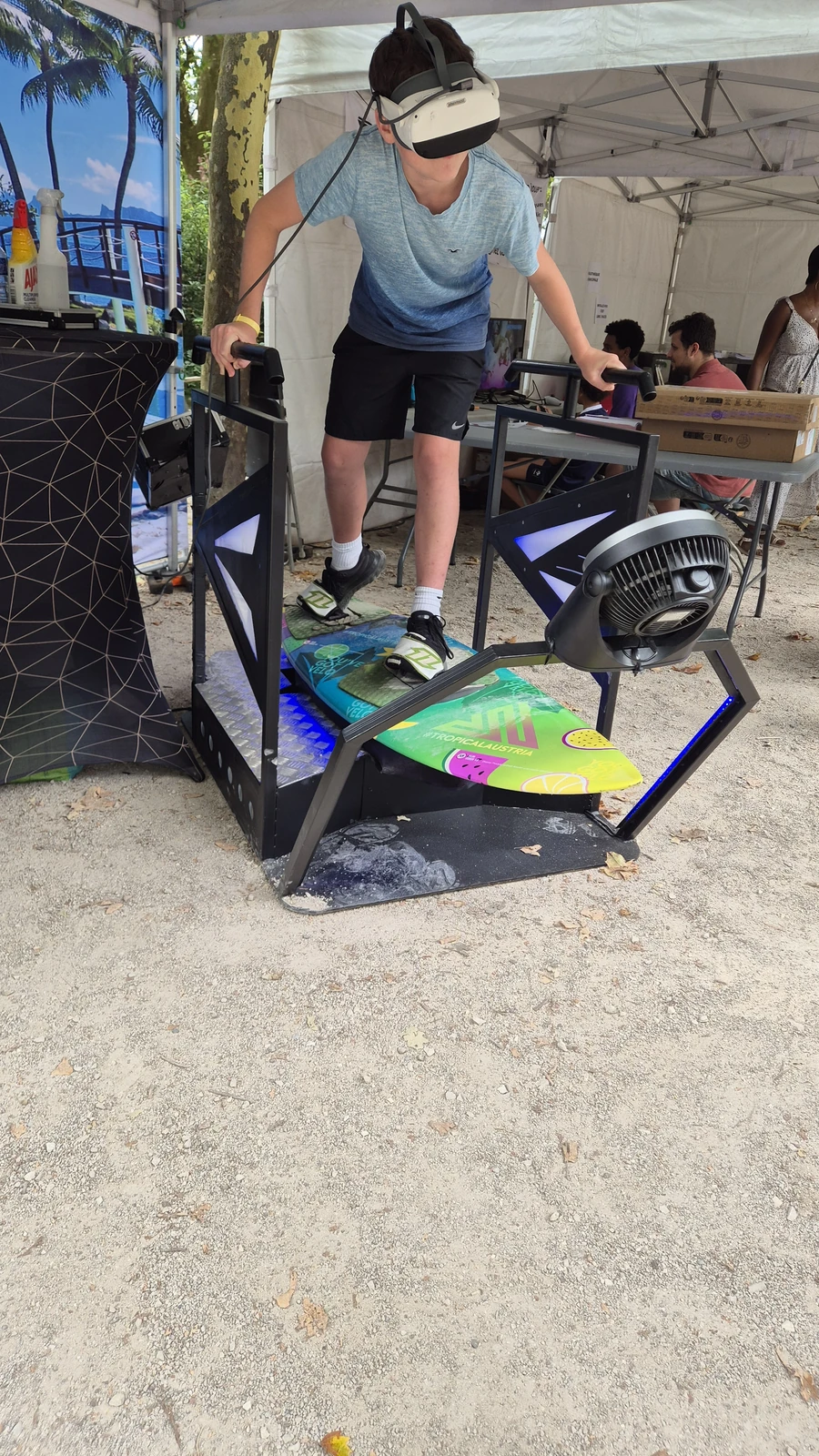 Animation surf VR avec visiteur en action sous tente fan zone Ville de Dijon