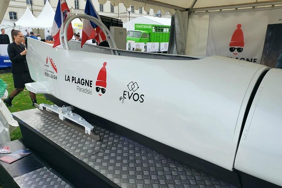 Simulateur de bobsleigh By Evos en animation lors d'un événement grand public