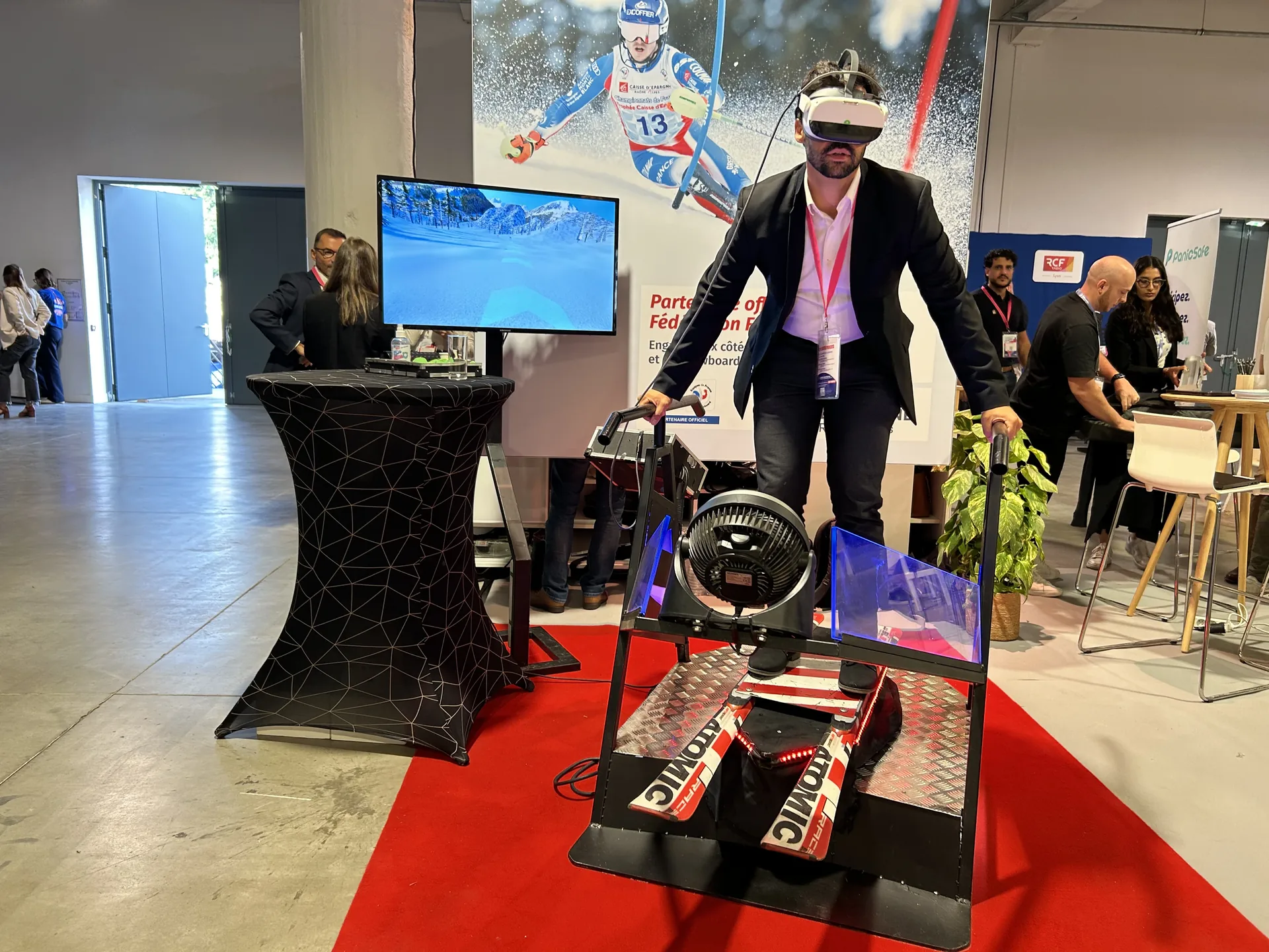 Simulateur ski VR sur le stand Crédit Mutuel au Salon Ça Match 2025 à Paris
