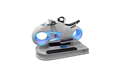 Pilote sur simulateur moto VR sur circuit virtuel