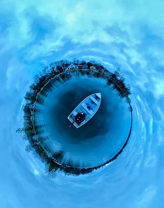 Visite virtuelle immersive d'un bateau sur l'océan en environnement 3D