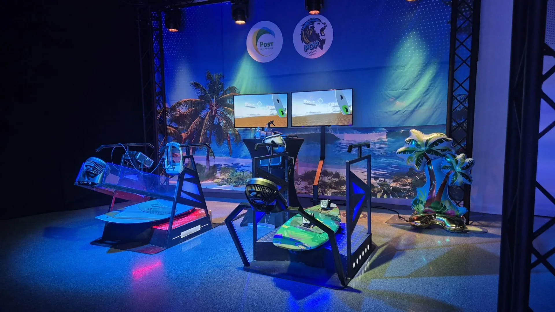 Deux simulateurs de surf VR By Evos en animation événementielle - fabrication sur mesure