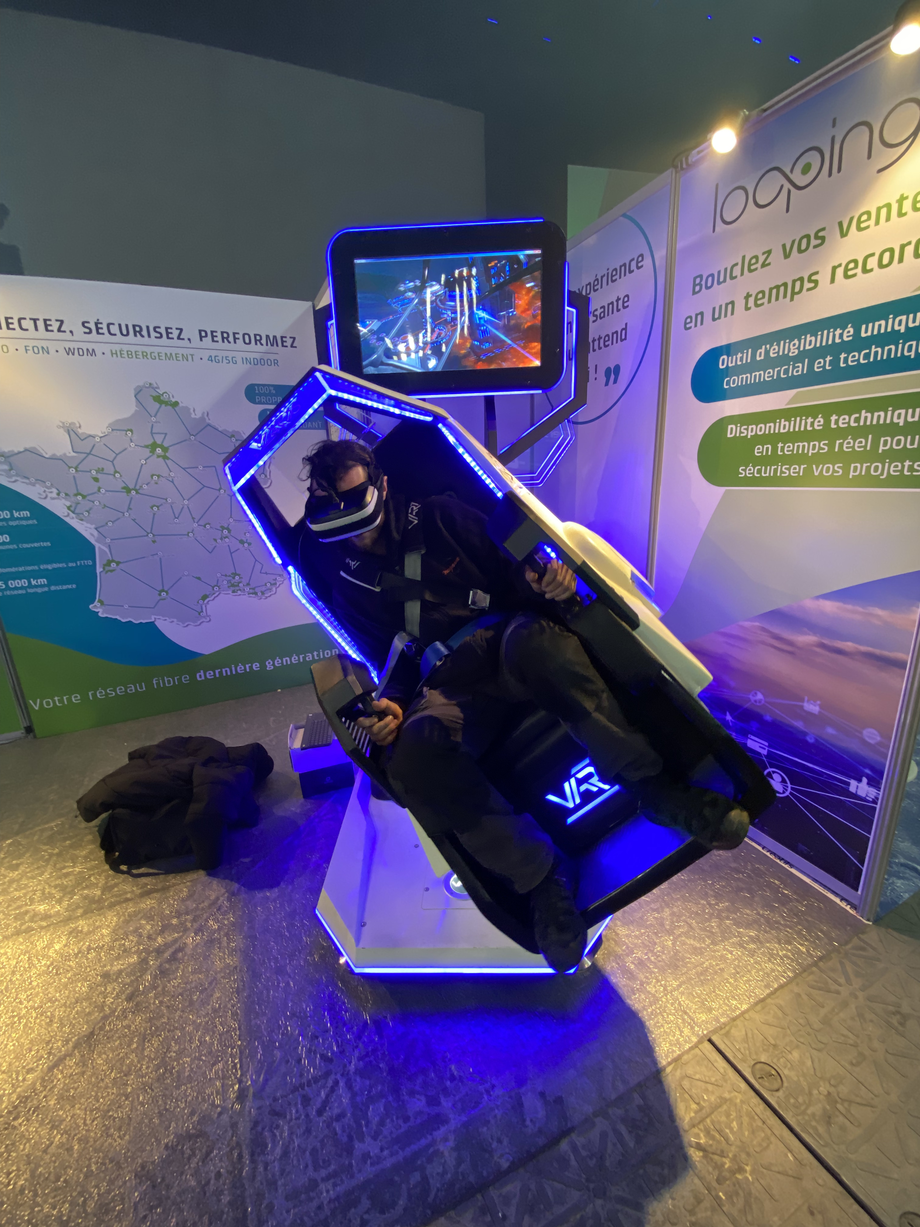 Simulateur 360° VR By Evos en rotation complète lors d'une animation corporate