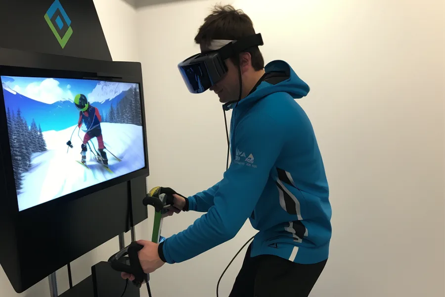 Joueur debout avec un casque VR et des contrôleurs face à un écran de ski