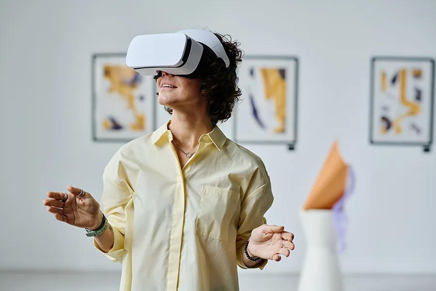 Galerie d'art contemporain reconstituée en visite virtuelle 360 degrés