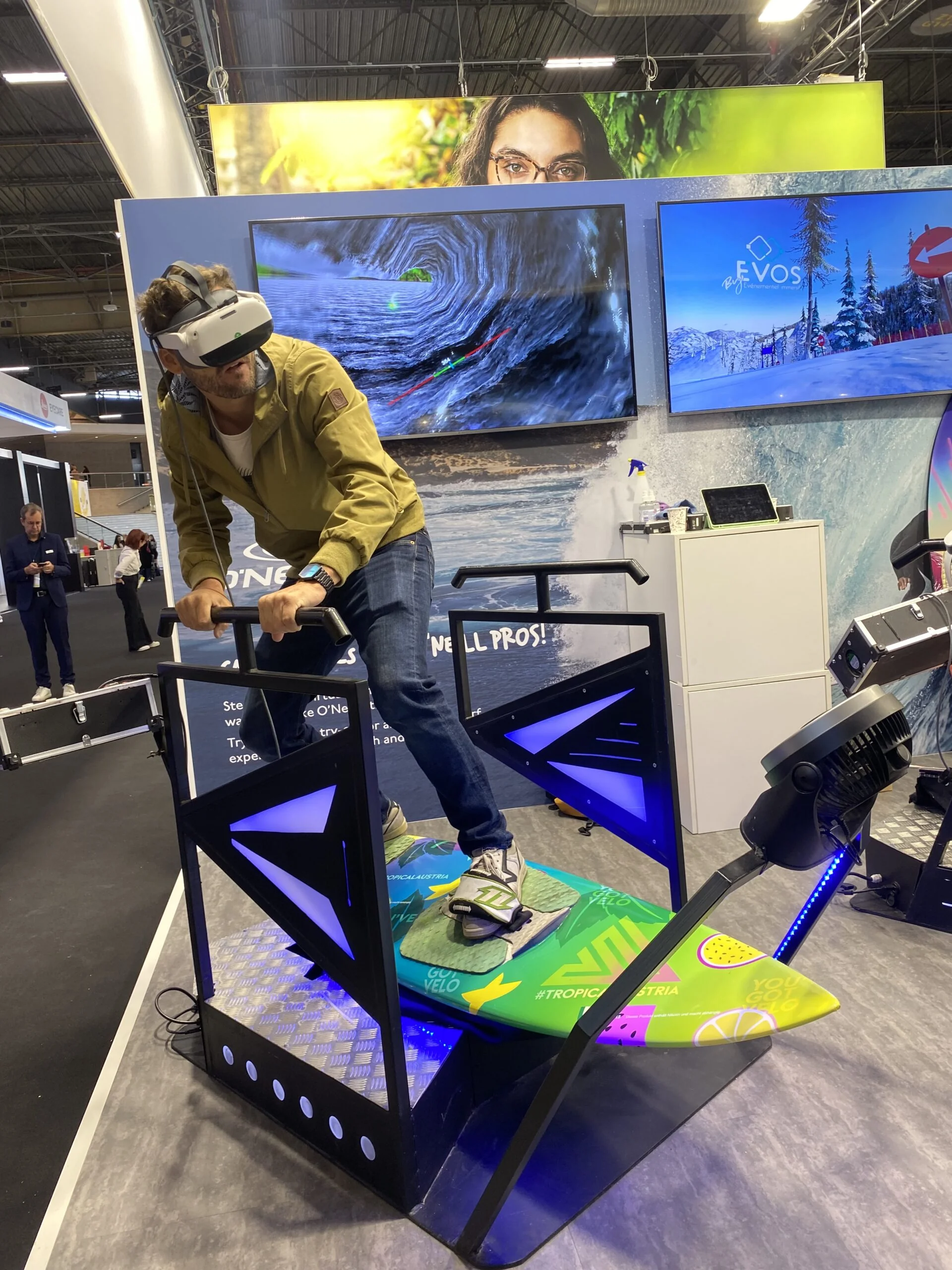 Fiche technique simulateur de surf VR By Evos